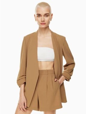 Aritzia Babaton Power Hip Blazer Color: Cream, Size 00